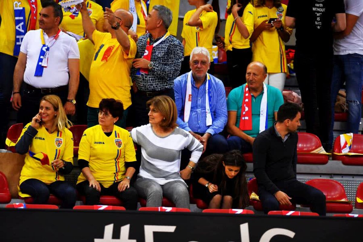  FED CUP, FRANȚA - ROMÂNIA 1-1 // VIDEO+FOTO Mihaela Buzărnescu a pierdut în fața Carolinei Garcia, Simona Halep a trecut de Kristina Mladenovic