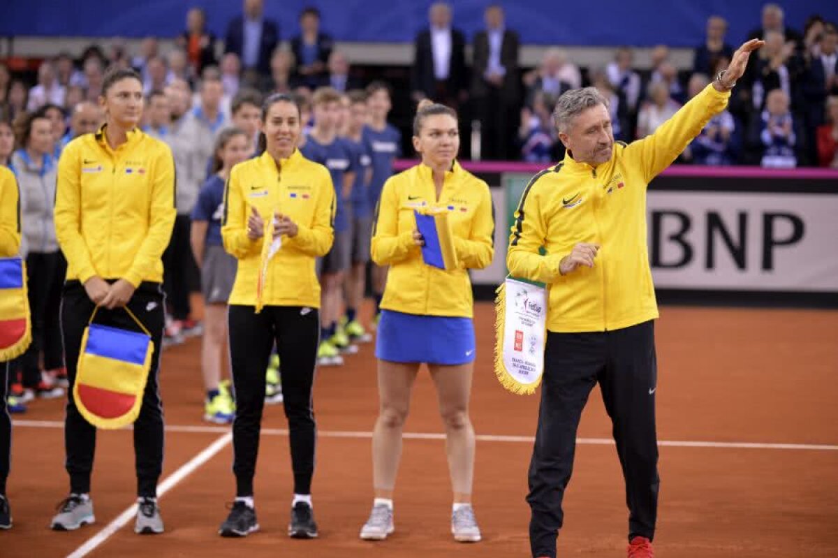 SIMONA HALEP - KRISTINA MLADENOVIC // GALERIE FOTO Franța - România, duel tare și în tribune » Scenografiile afișate la startul semifinalei FED Cup