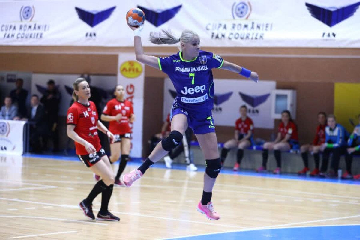 Măgura Cisnădie - SCM Rm. Vâlcea 21-31 // FOTO Sezonul perfect pentru oltence continuă » Vâlcea s-a calificat în finala Cupei României