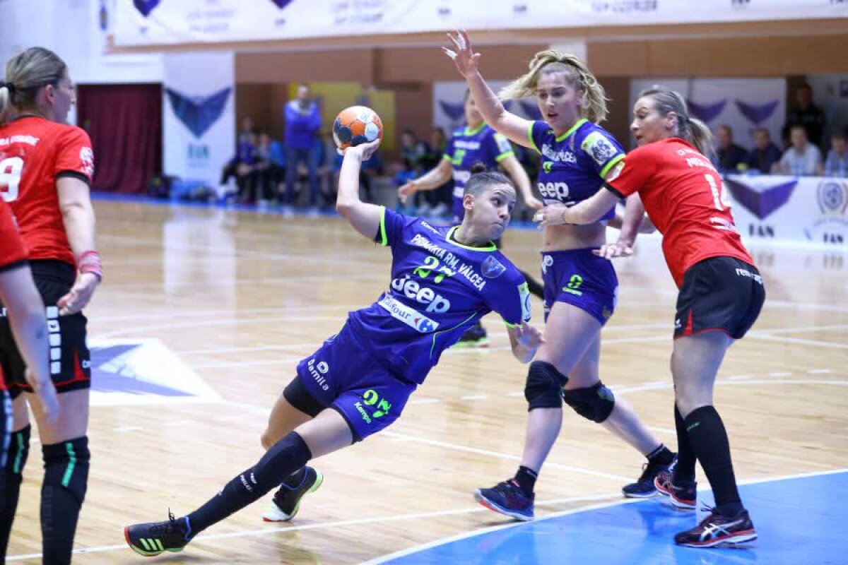 Măgura Cisnădie - SCM Rm. Vâlcea 21-31 // FOTO Sezonul perfect pentru oltence continuă » Vâlcea s-a calificat în finala Cupei României