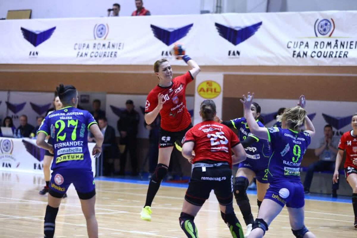 Măgura Cisnădie - SCM Rm. Vâlcea 21-31 // FOTO Sezonul perfect pentru oltence continuă » Vâlcea s-a calificat în finala Cupei României