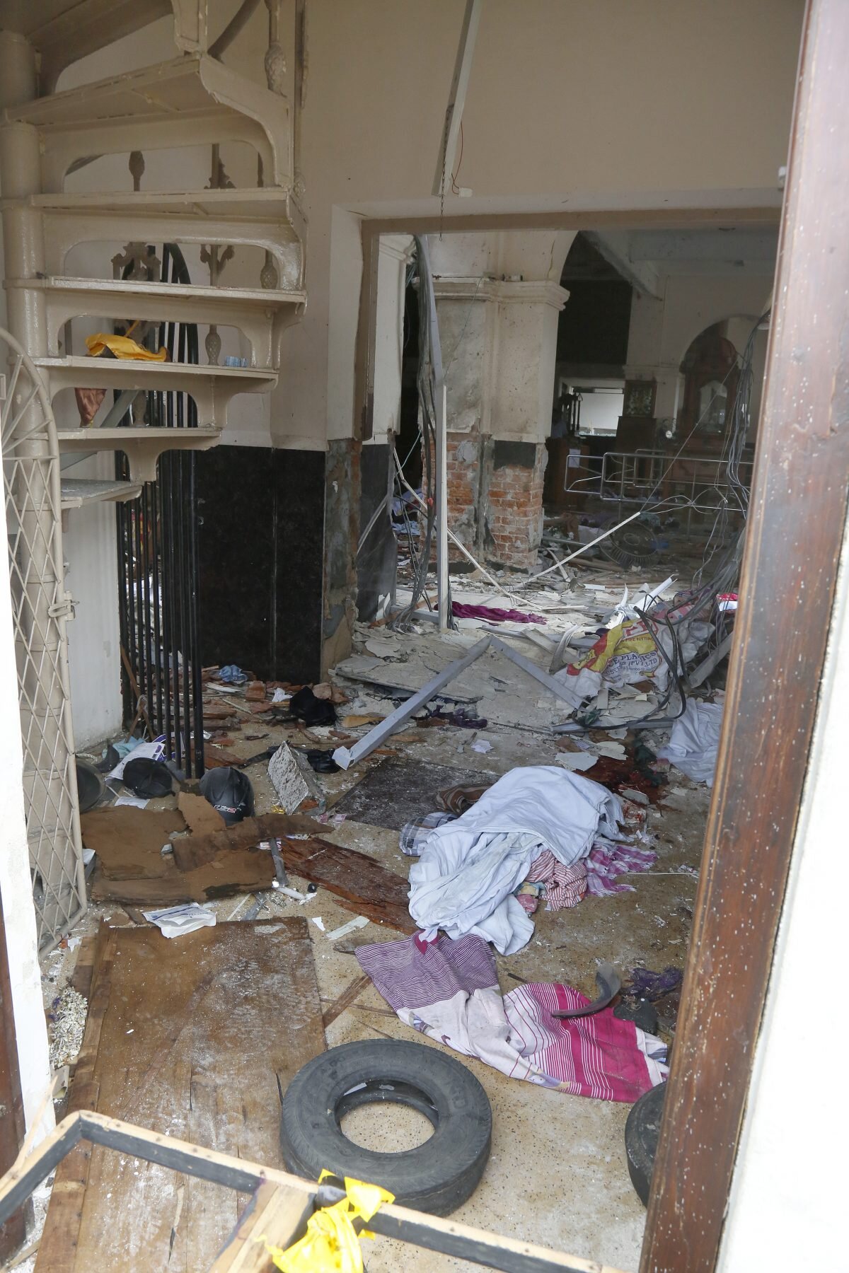 Masacru în Sri Lanka: 7 atentate devastatoare! VIDEO+FOTO Bilanțul e zguduitor: 190 de morți și peste 400 de răniți » Atenție, imagini cu puternic impact emoțional!