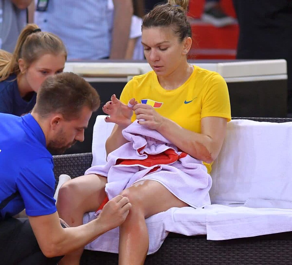SIMONA HALEP - CAROLINE GARCIA // FOTO Momente tensionate în finalul primului set: Halep, plină de nervi după ce a alunecat pe zgură + Francezii au huiduit-o!