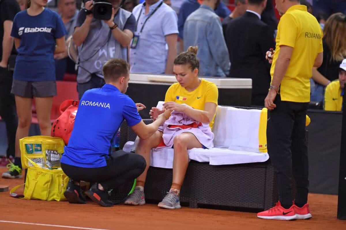 SIMONA HALEP - CAROLINE GARCIA // FOTO Momente tensionate în finalul primului set: Halep, plină de nervi după ce a alunecat pe zgură + Francezii au huiduit-o!