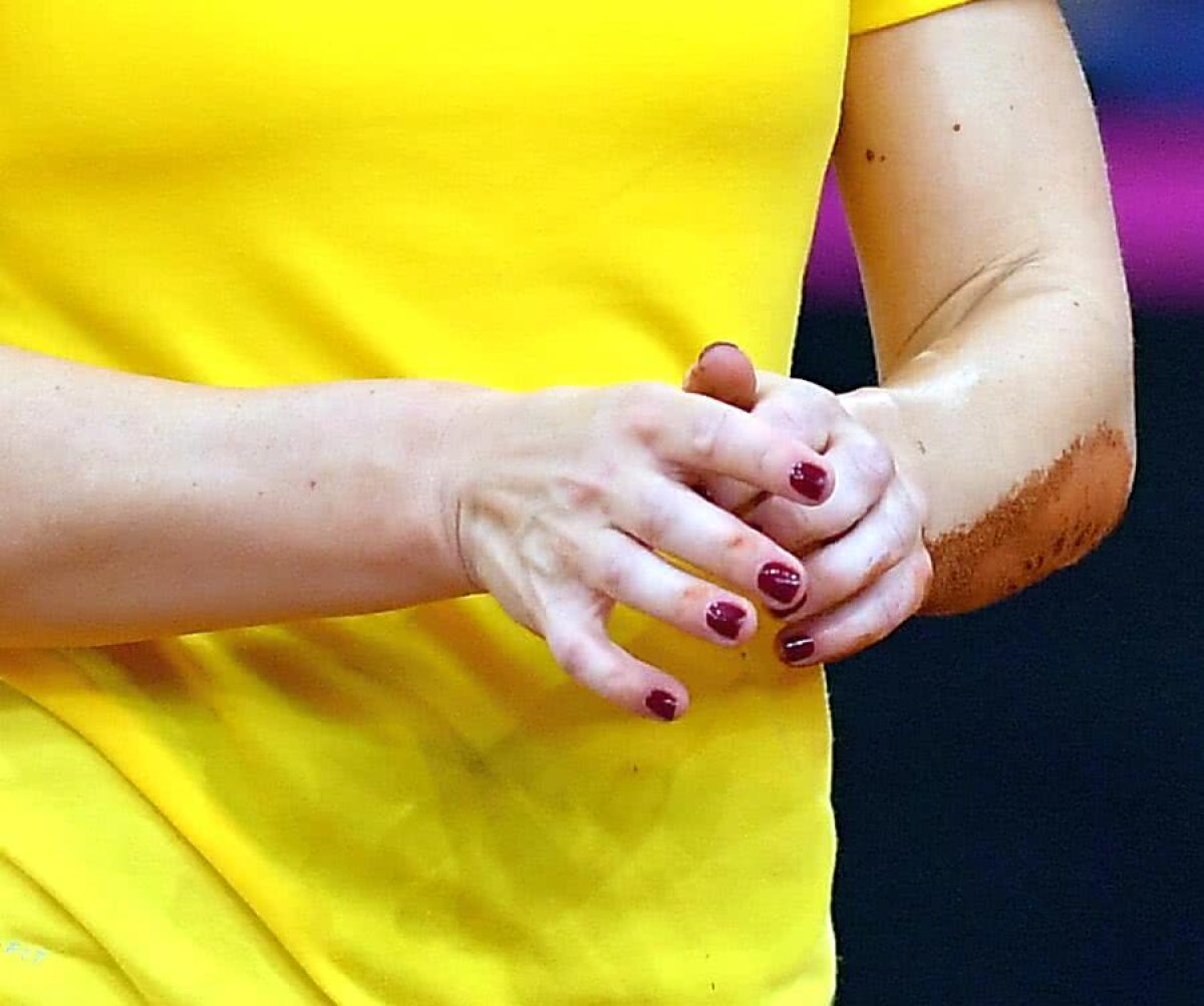 SIMONA HALEP - CAROLINE GARCIA // FOTO Momente tensionate în finalul primului set: Halep, plină de nervi după ce a alunecat pe zgură + Francezii au huiduit-o!