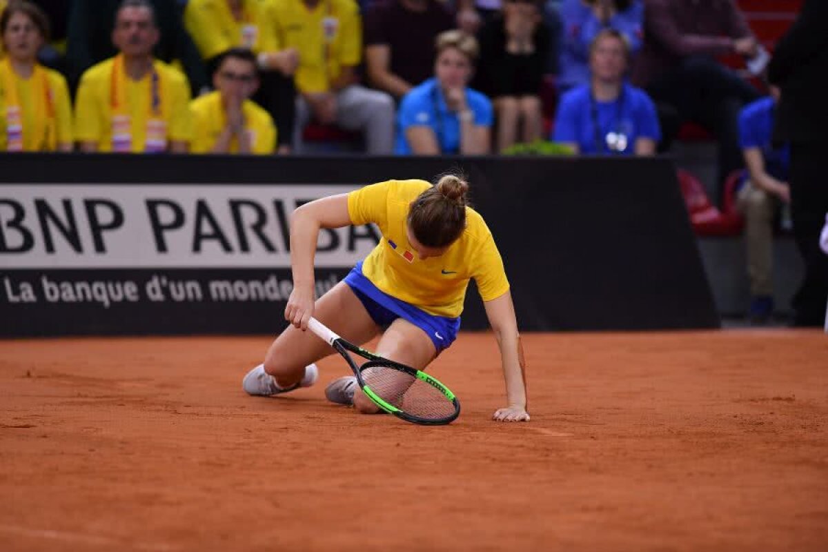 SIMONA HALEP - CAROLINE GARCIA // FOTO Momente tensionate în finalul primului set: Halep, plină de nervi după ce a alunecat pe zgură + Francezii au huiduit-o!