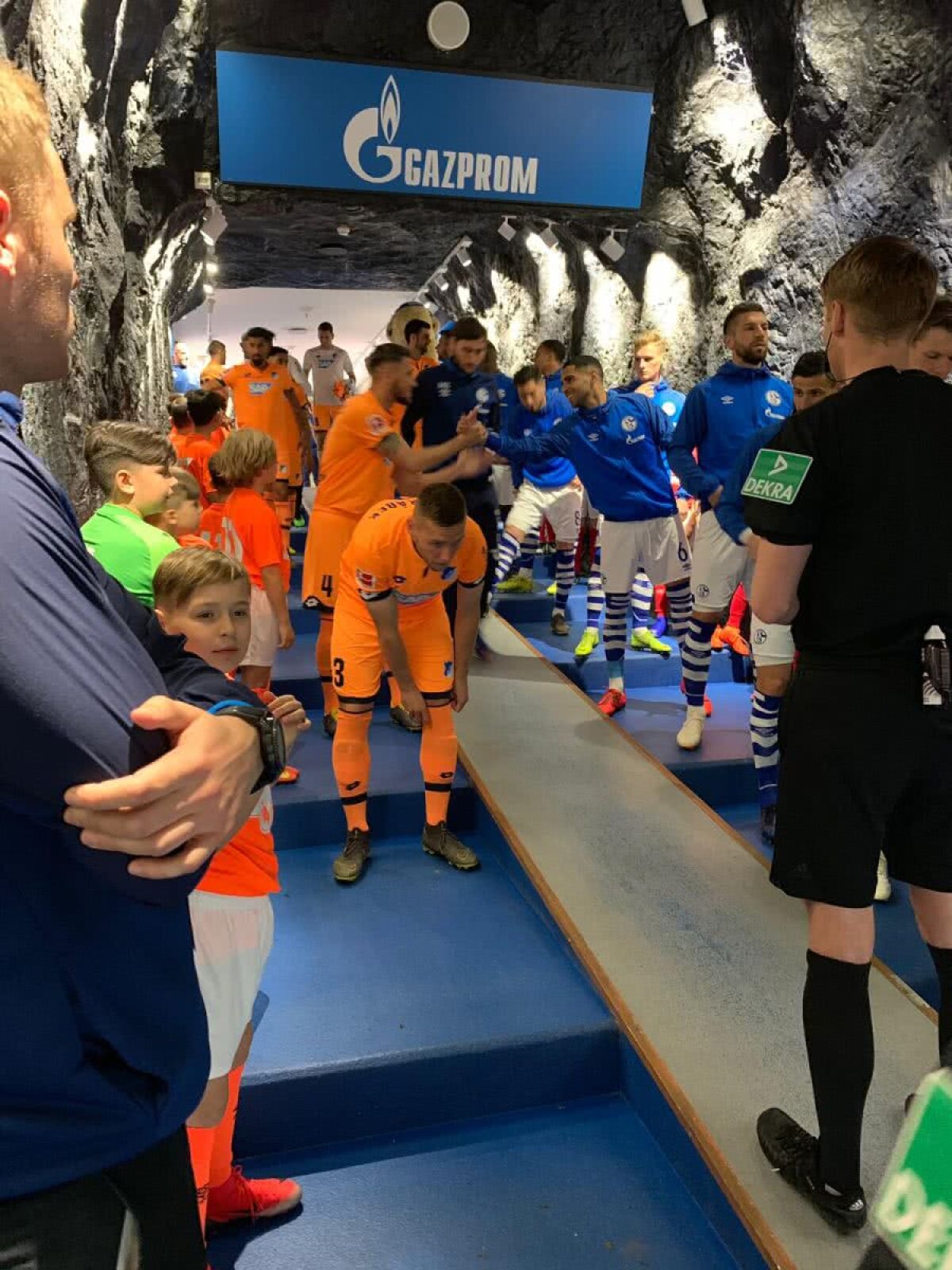 VIDEO + FOTO Copiii din selecționata U10 a Bacăului au intrat pe teren în Schalke - Hoffenheim 2-5