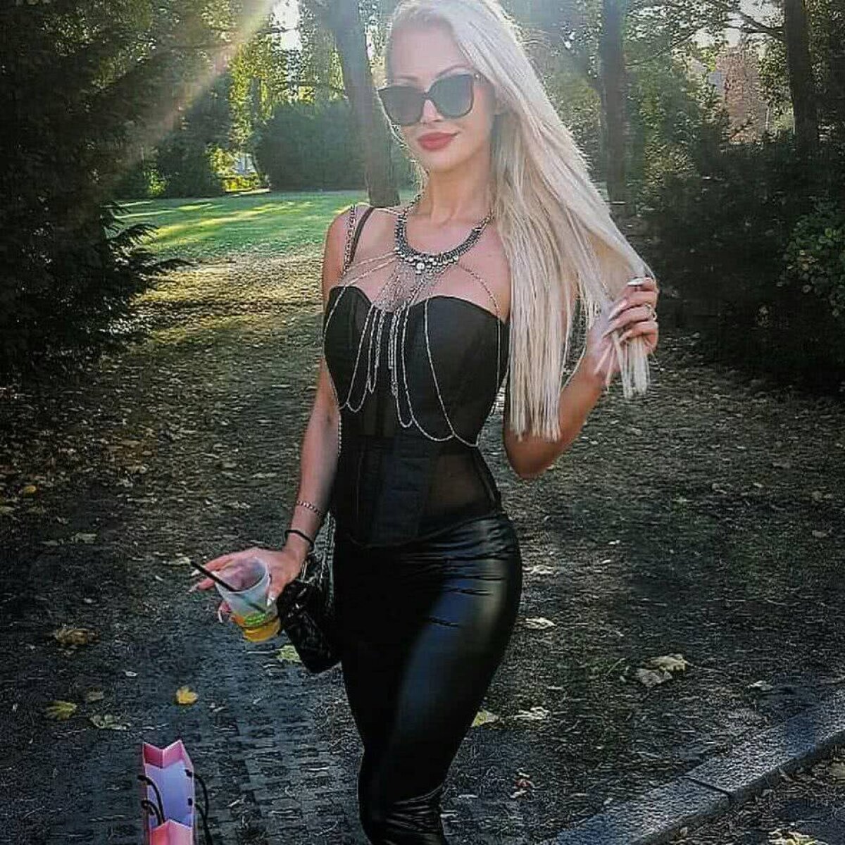 FOTO Blană de titlu » Elena e cea mai sexy prezență de la meciurile fotbaliștilor lui Dan Petrescu