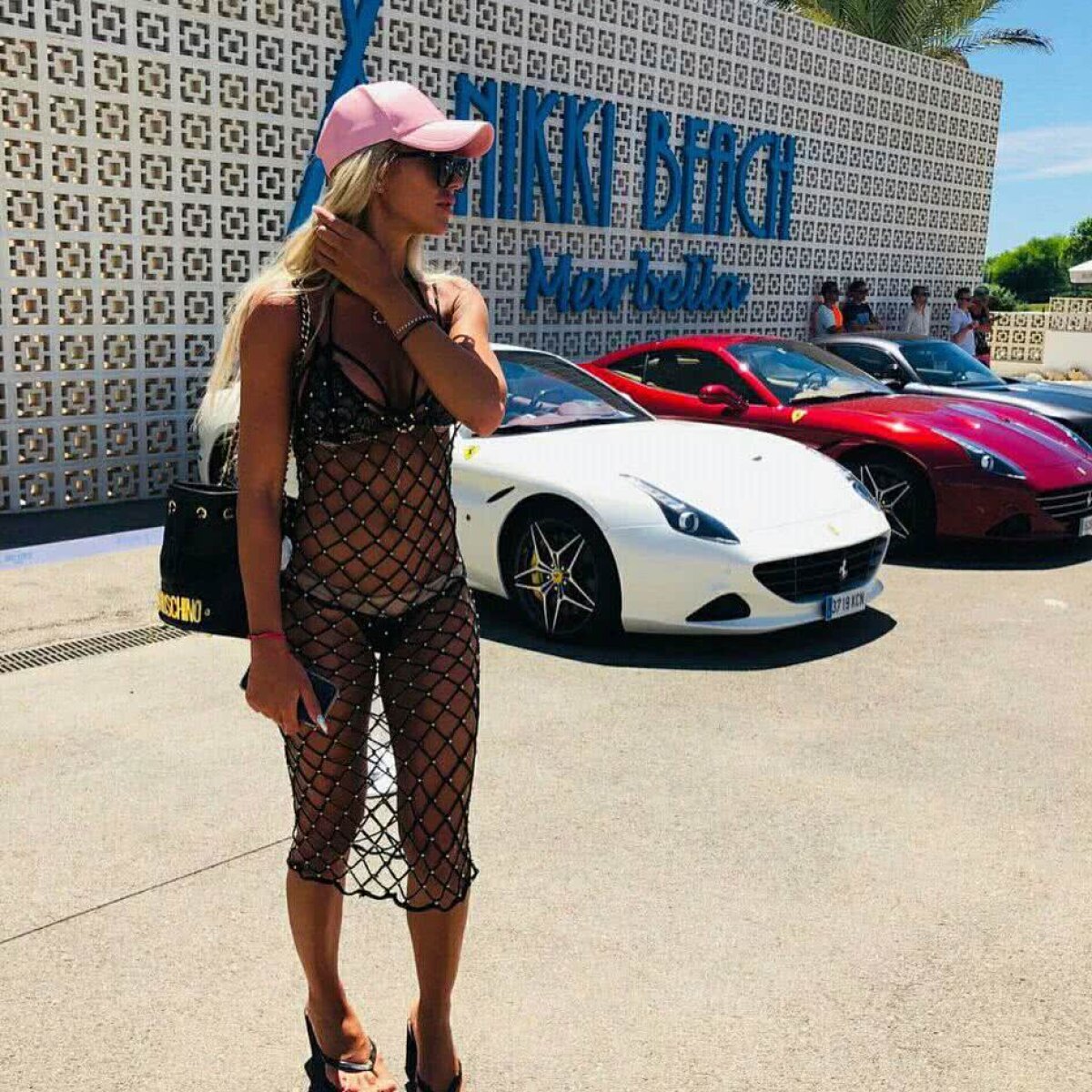FOTO Blană de titlu » Elena e cea mai sexy prezență de la meciurile fotbaliștilor lui Dan Petrescu