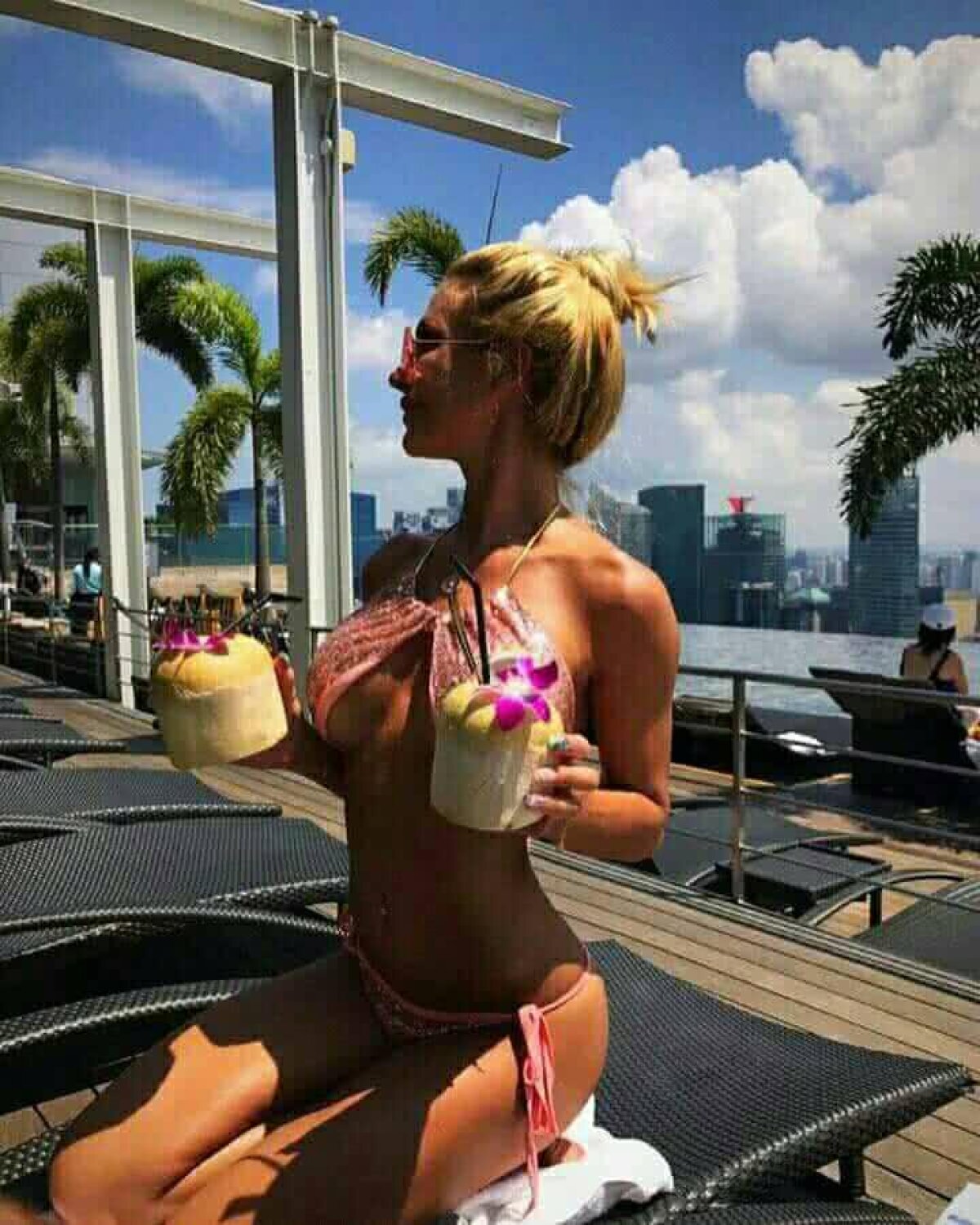 FOTO Blană de titlu » Elena e cea mai sexy prezență de la meciurile fotbaliștilor lui Dan Petrescu