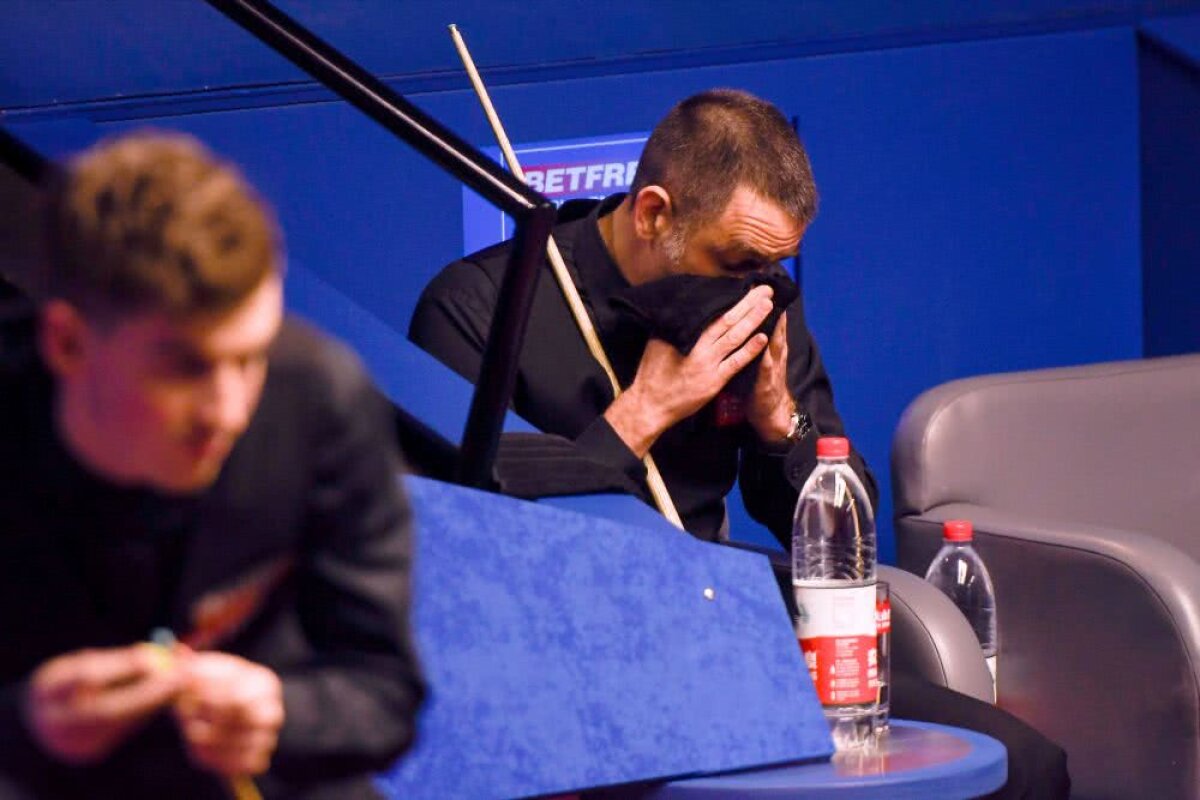 VIDEO Explicațiile lui Ronnie O'Sullivan pentru înfrângerea șocantă de la CM de snooker și pentru imaginile ciudate cu el din timpul meciului