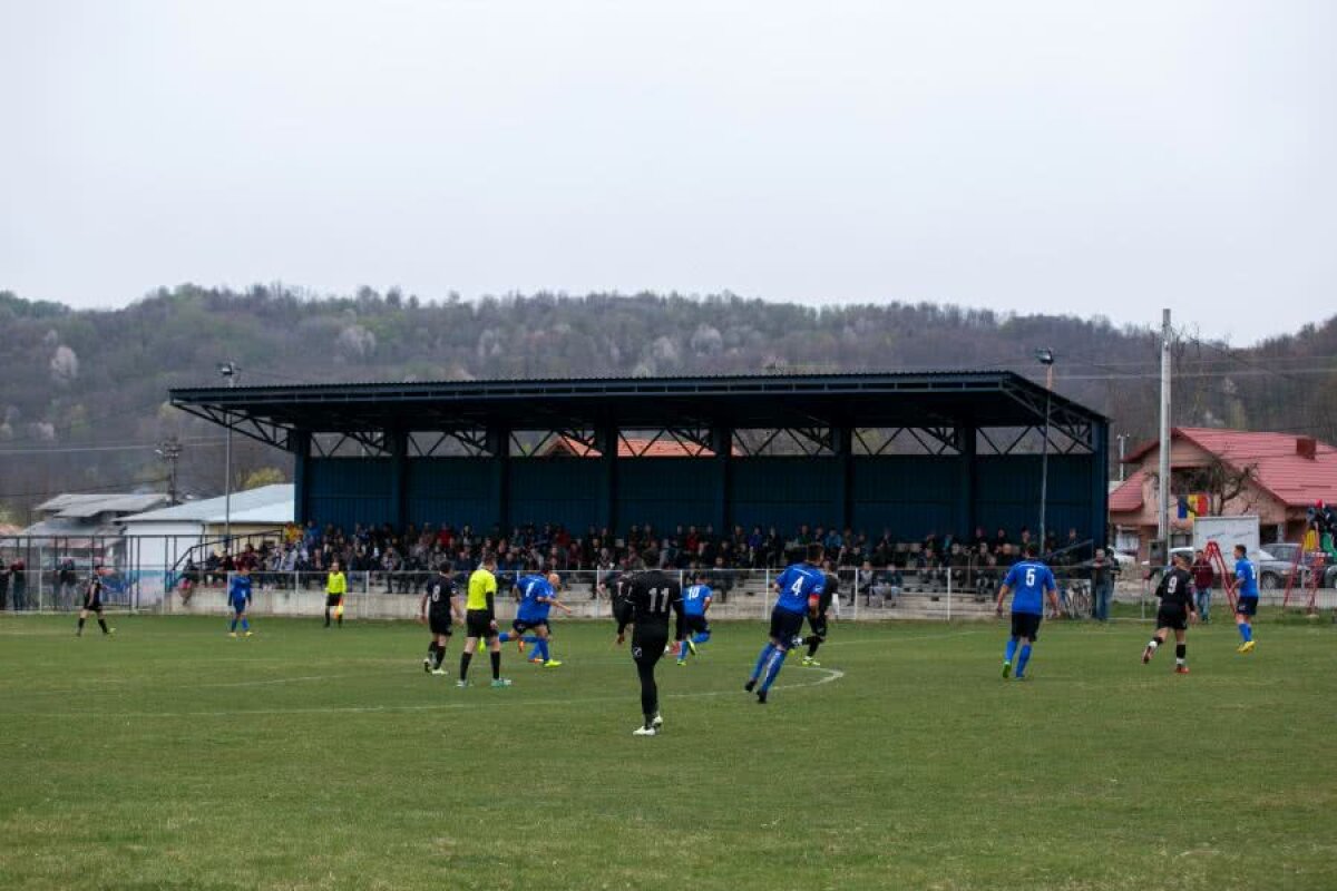 FOTOREPORTAJ EXCLUSIV Pe „Onoarea” lor! Fenomen straniu: Liga a 5-a de la noi are mai mulți spectatori decât Liga 1