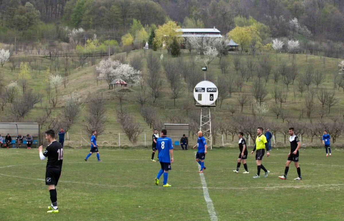 FOTOREPORTAJ EXCLUSIV Pe „Onoarea” lor! Fenomen straniu: Liga a 5-a de la noi are mai mulți spectatori decât Liga 1