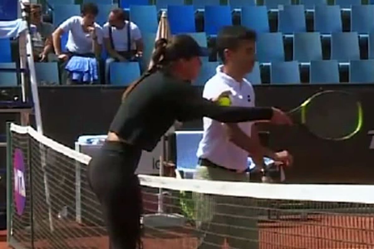 WTA ISTANBUL // VIDEO+FOTO Sorana Cîrstea, gest reprobabil în meciul cu Barbora Strycova! L-a bruscat pe arbitru: „Ești nebun sau orb?”