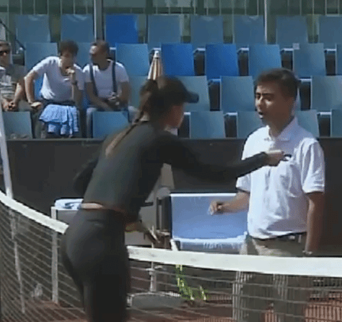 WTA ISTANBUL // VIDEO+FOTO Sorana Cîrstea, gest reprobabil în meciul cu Barbora Strycova! L-a bruscat pe arbitru: „Ești nebun sau orb?”