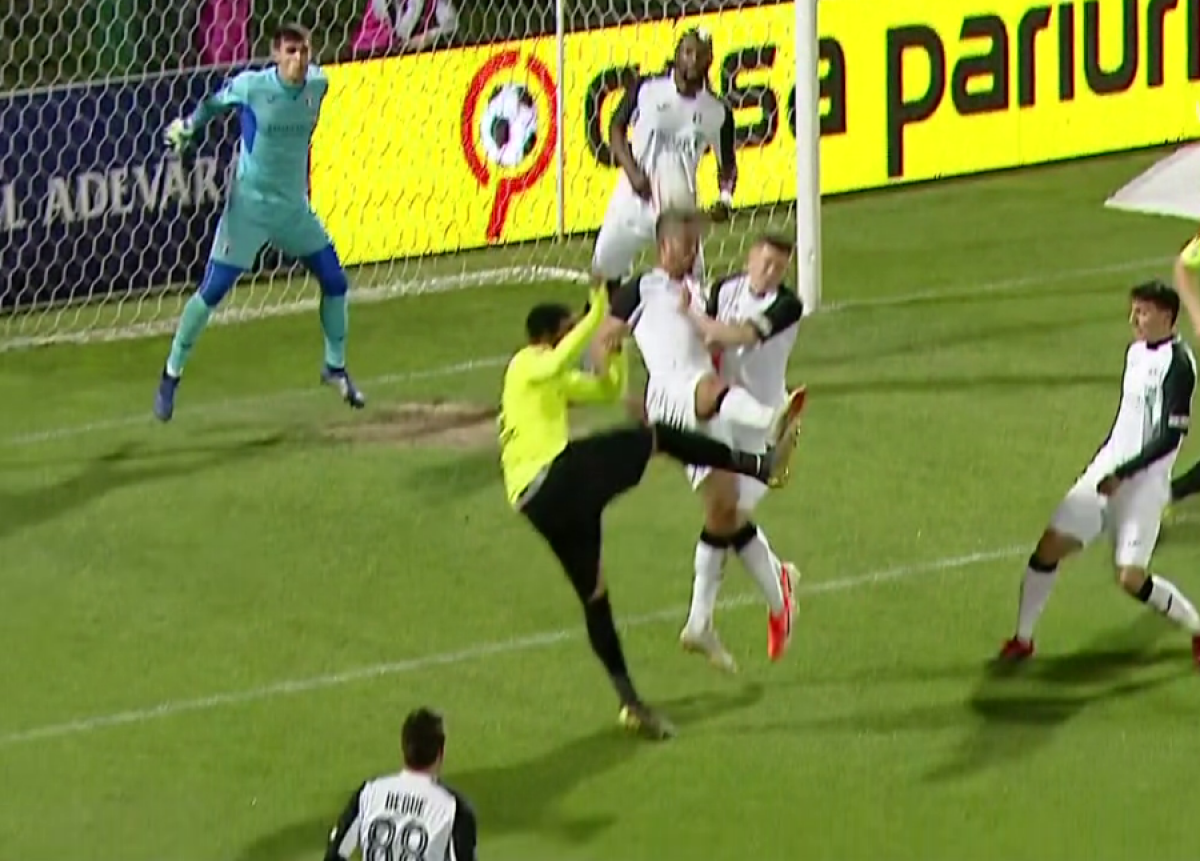 FOTO Fază controversată în Astra - CFR Cluj » Ardelenii au cerut penalty la o intrare cu talpa