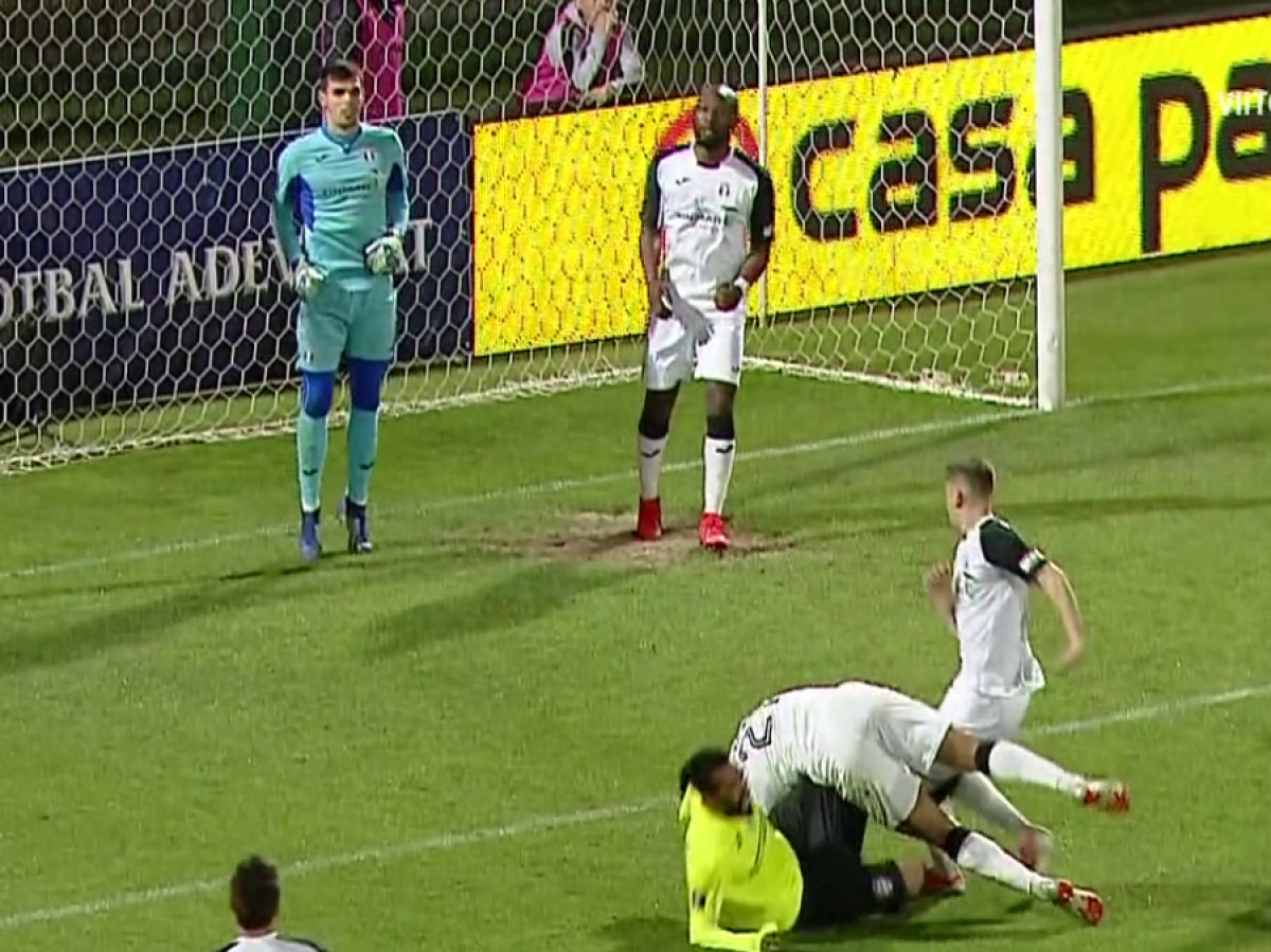 FOTO Fază controversată în Astra - CFR Cluj » Ardelenii au cerut penalty la o intrare cu talpa