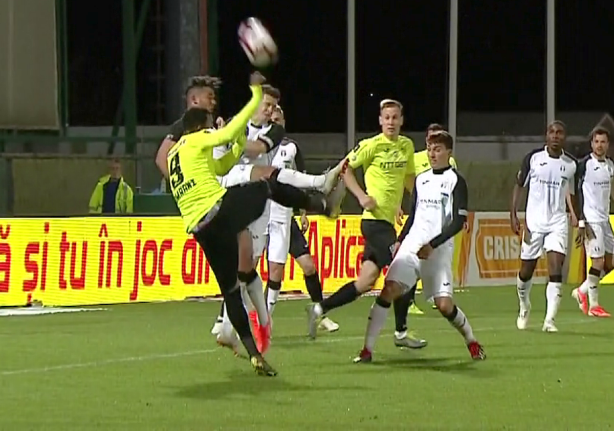 FOTO Fază controversată în Astra - CFR Cluj » Ardelenii au cerut penalty la o intrare cu talpa