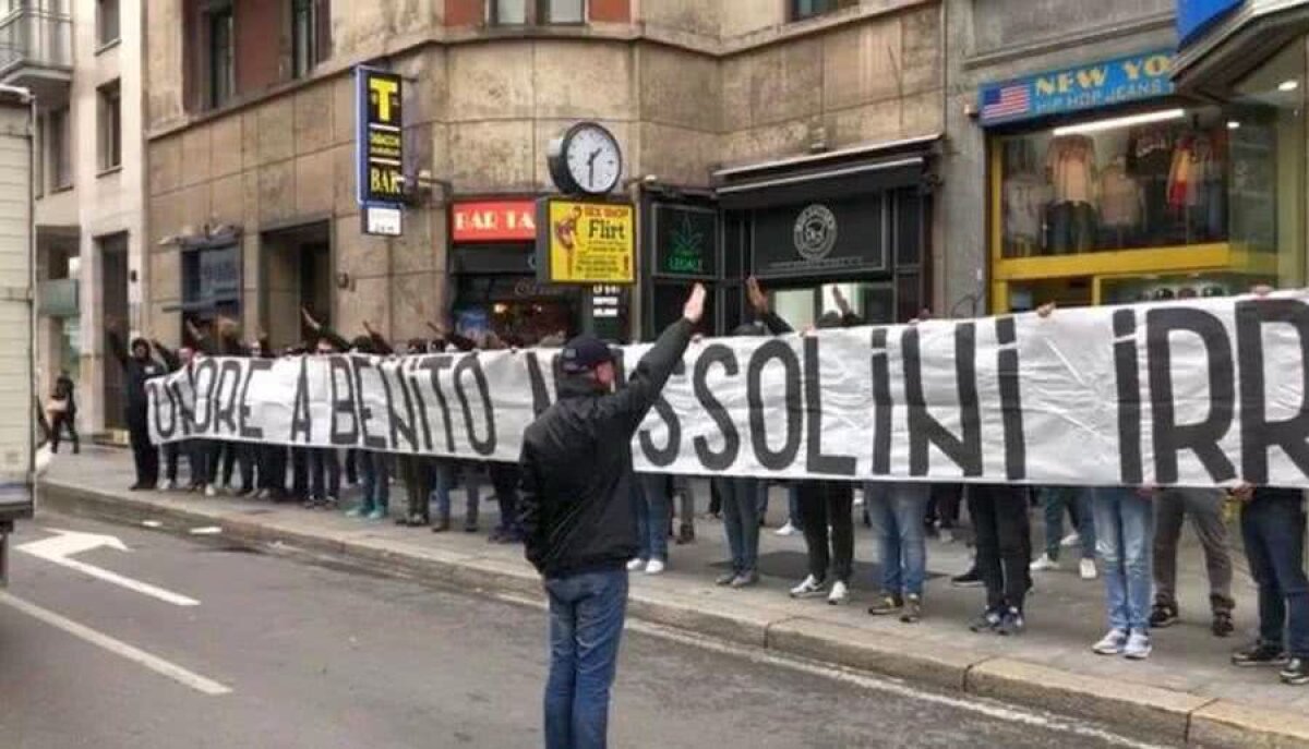 Milan - Lazio 0-1 // HORROR! Ultrașii lui Lazio au făcut ca maimuțele spre Bakayoko și au afișat o pancartă provocatoare: ”Onoare lui Mussolini”