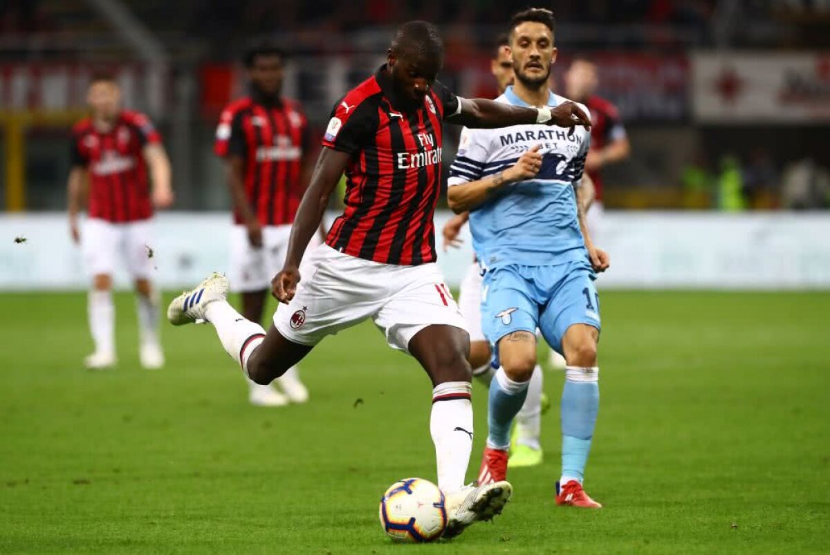 Milan - Lazio 0-1 // HORROR! Ultrașii lui Lazio au făcut ca maimuțele spre Bakayoko și au afișat o pancartă provocatoare: ”Onoare lui Mussolini”