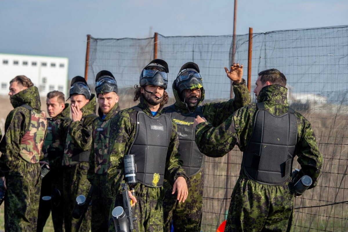 VIITORUL - CSU CRAIOVA // Papură ca Luis Enrique! Și-a dus jucătorii de la CSU Craiova la paintball și visează la remontada cu Viitorul