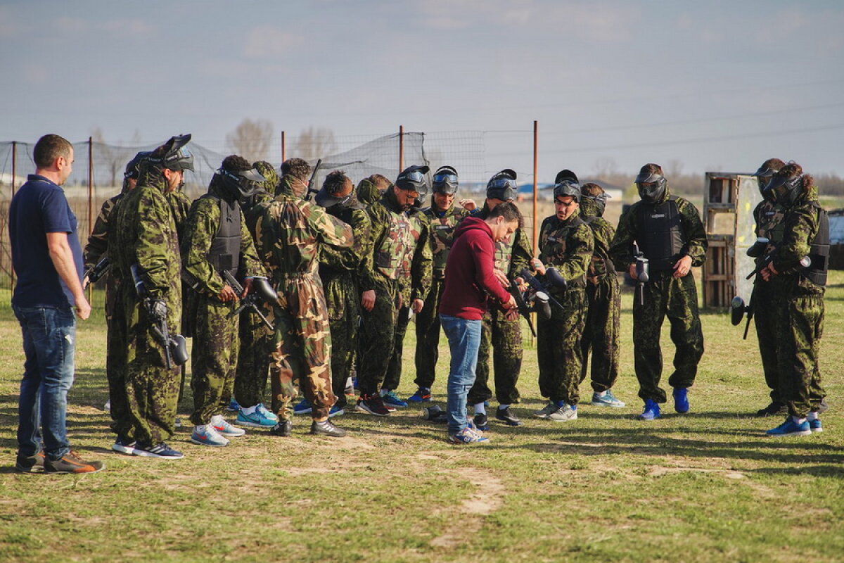 VIITORUL - CSU CRAIOVA // Papură ca Luis Enrique! Și-a dus jucătorii de la CSU Craiova la paintball și visează la remontada cu Viitorul