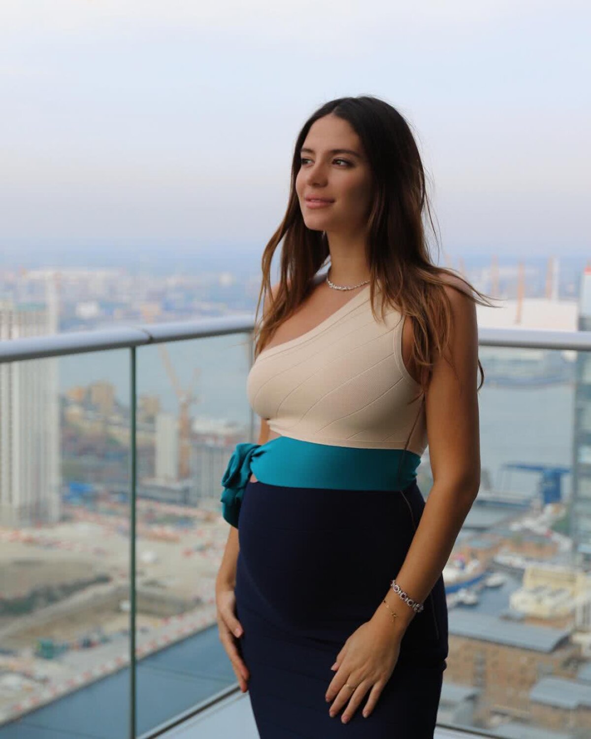 GALERIE FOTO Sarah Kohan, soția lui Chicharito, ședință foto incendiară pe „Ziua Pământului”: „Fiecare gest contează!”