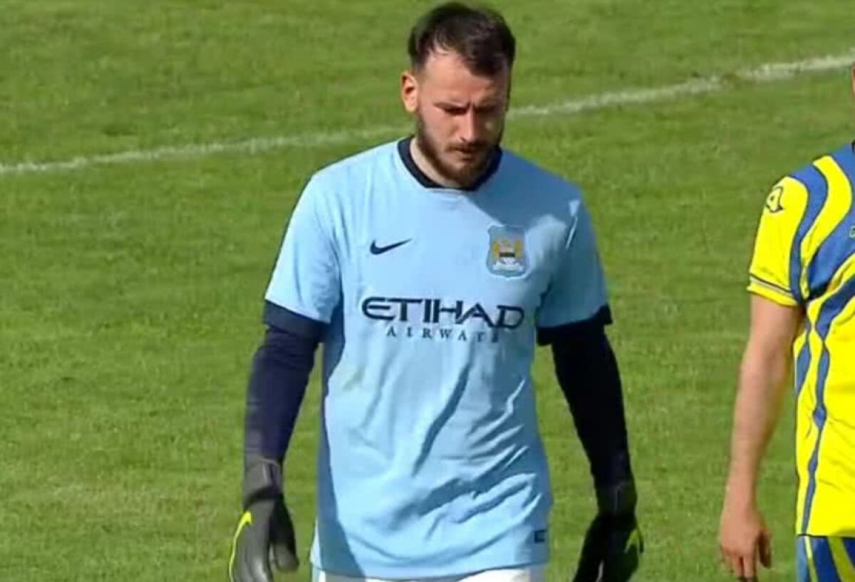 FOTO Rapidul a întâlnit astăzi portarul lui Manchester City :) » Echipamentul n-a ținut loc și de talent și goalkeeperul a fost înlocuit în minutul 50