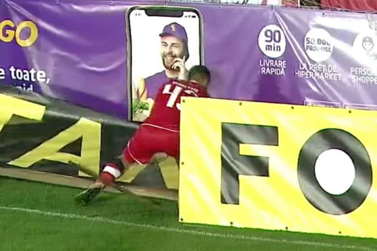 FC VOLUNTARI - DINAMO 1-2 // Mattia Montini, panică după ce a marcat! Atacantul lui Dinamo și-a prins piciorul într-un panou publicitar