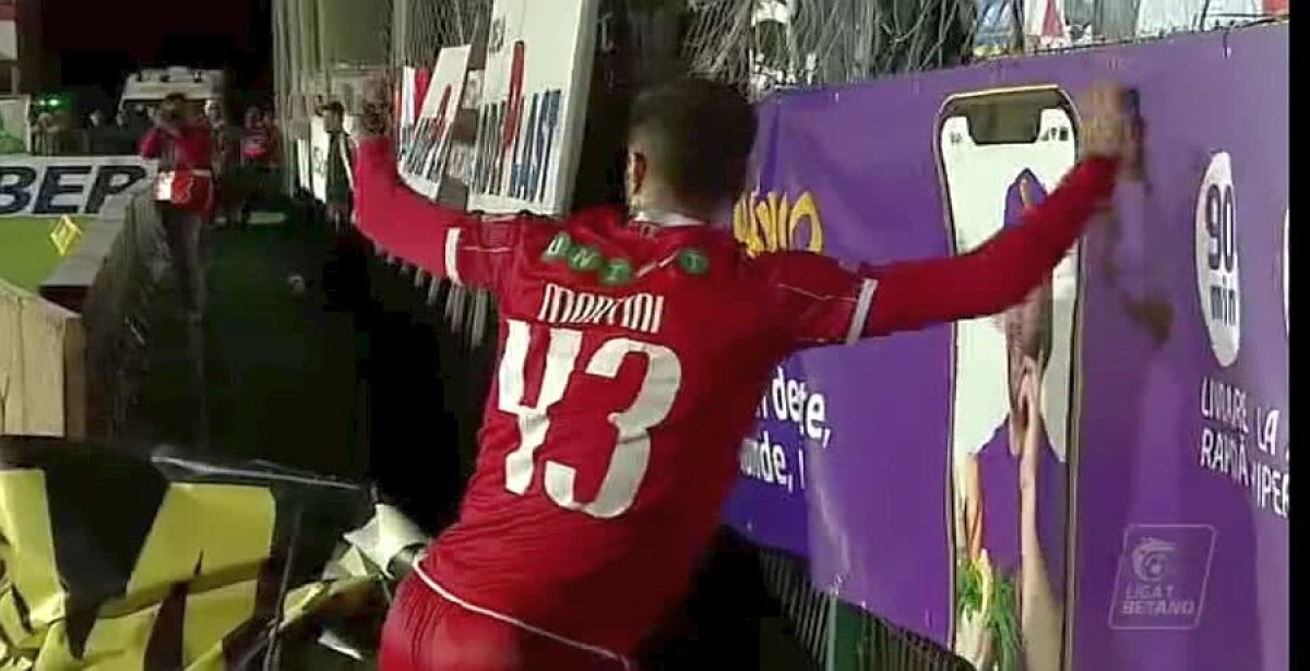 FC VOLUNTARI - DINAMO 1-2 // Mattia Montini, panică după ce a marcat! Atacantul lui Dinamo și-a prins piciorul într-un panou publicitar
