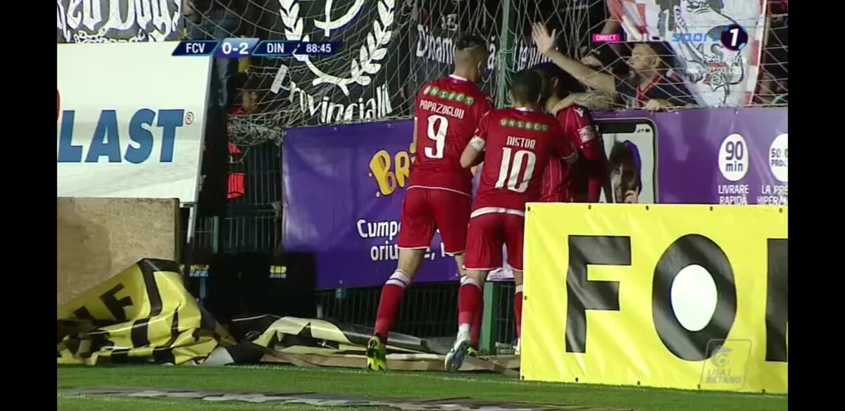FC VOLUNTARI - DINAMO 1-2 // Mattia Montini, panică după ce a marcat! Atacantul lui Dinamo și-a prins piciorul într-un panou publicitar
