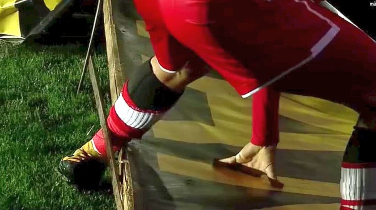 FC VOLUNTARI - DINAMO 1-2 // Mattia Montini, panică după ce a marcat! Atacantul lui Dinamo și-a prins piciorul într-un panou publicitar