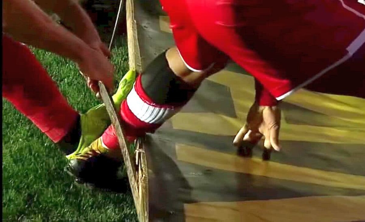 FC VOLUNTARI - DINAMO 1-2 // Mattia Montini, panică după ce a marcat! Atacantul lui Dinamo și-a prins piciorul într-un panou publicitar