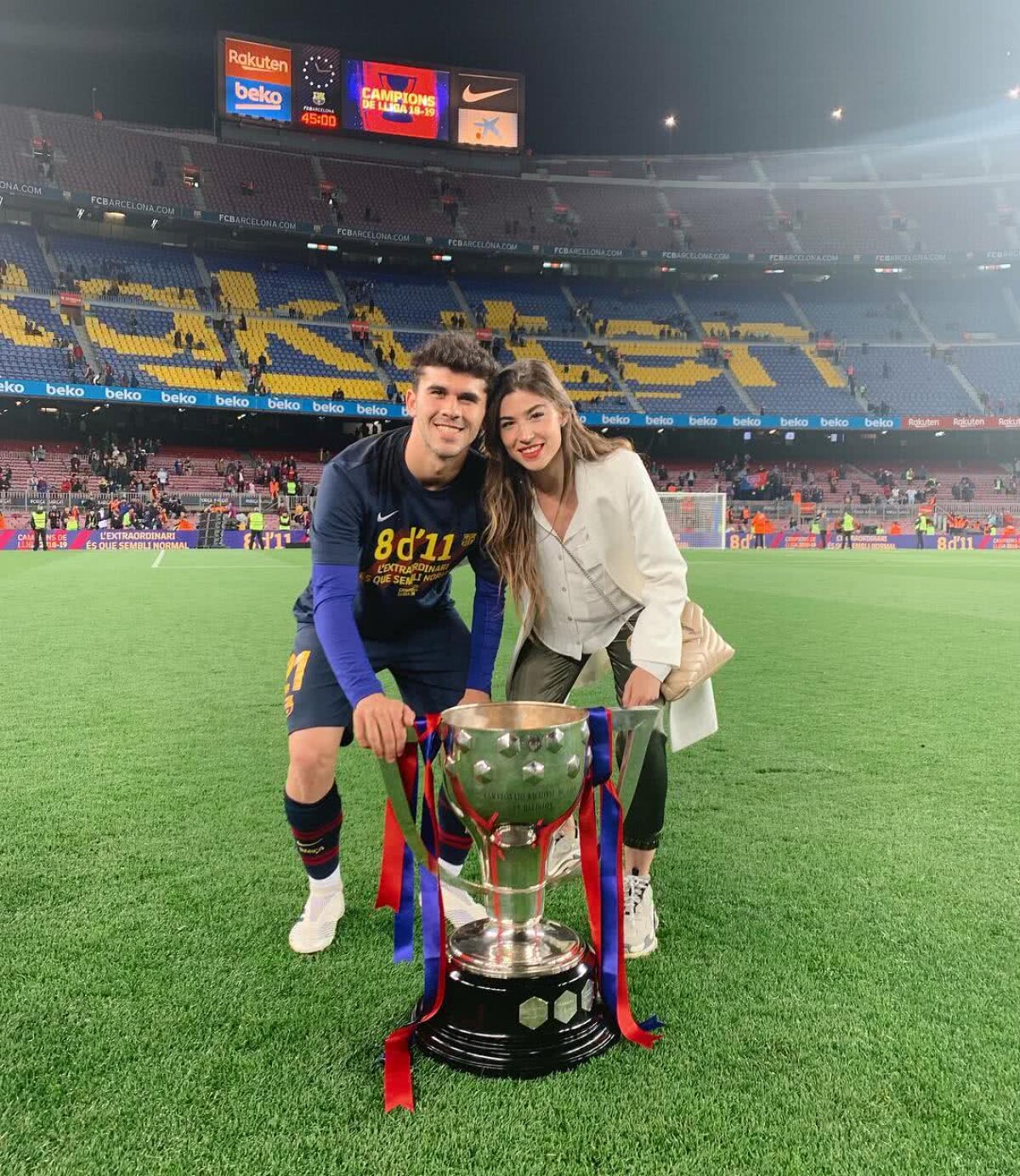 FOTO Sexy Ladies! Iubitele jucătorilor de la Barcelona au făcut show la petrecerea pentru titlu