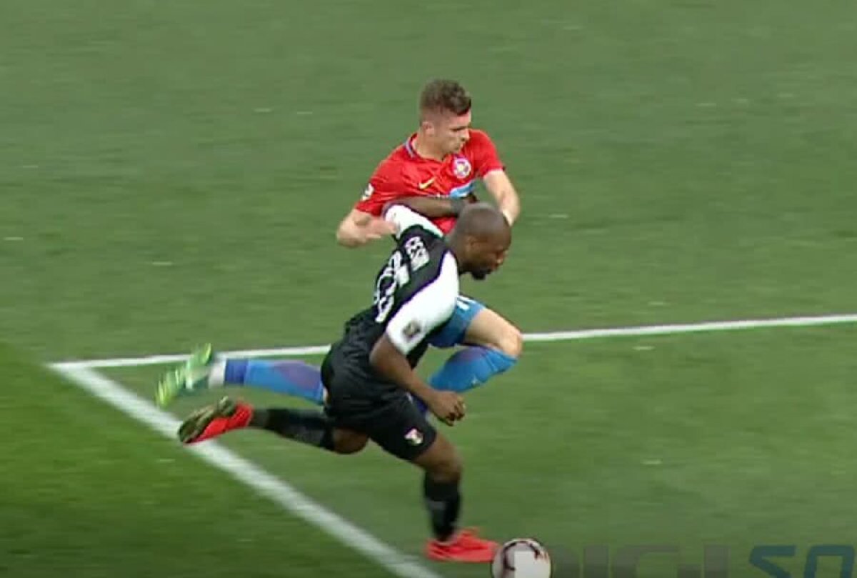 FCSB - ASTRA // FOTO Gazdele au cerut penalty la duelul dintre Florin Tănase și Mike Cestor