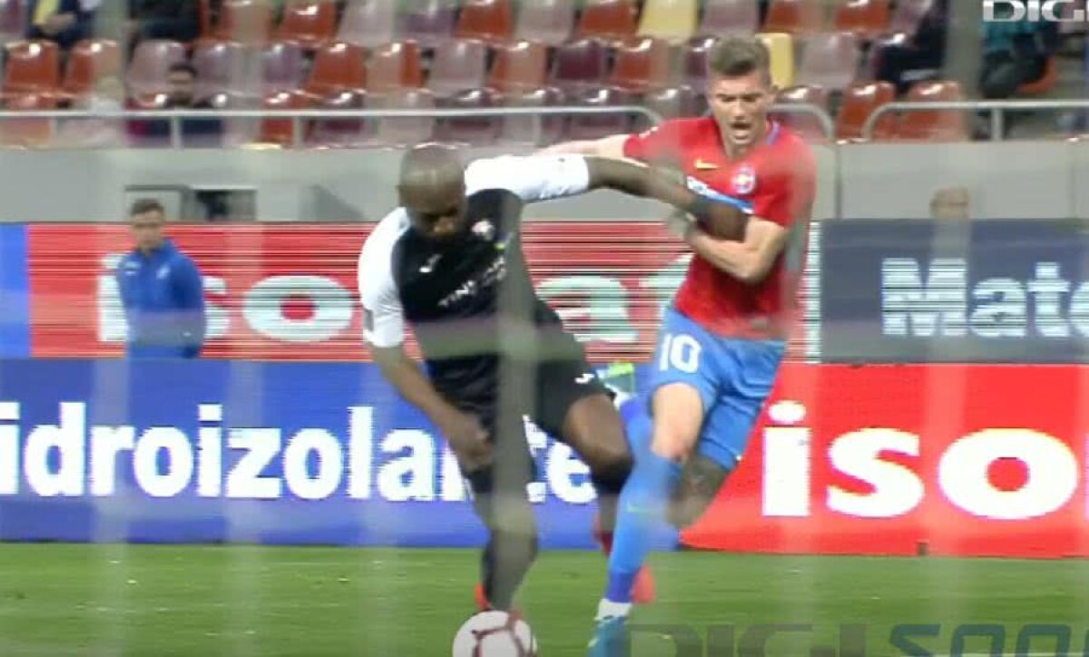 FCSB - ASTRA // FOTO Gazdele au cerut penalty la duelul dintre Florin Tănase și Mike Cestor
