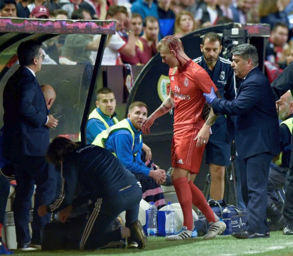 Rayo Vallecano - Real Madrid 1-0 // VIDEO+FOTO Zinedine Zidane, în culmea furiei: ”Ăsta nu e fotbal. Mi-e imposibil să-mi mai apăr jucătorii. Să se termine odată sezonul!”