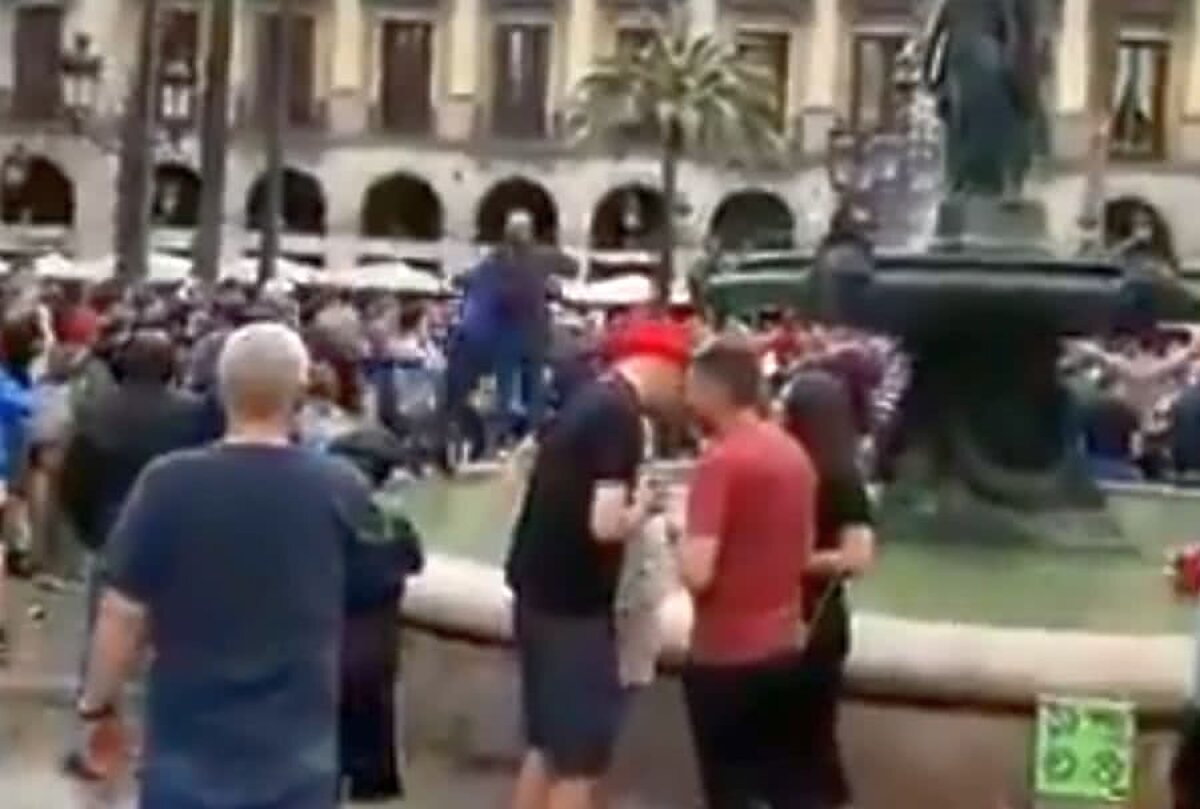 BARCELONA - LIVERPOOL // VIDEO + FOTO Scene incredibile în Barcelona: fanii lui Liverpool au împins oameni în fântâna din Plaça Reial și s-au bătut cu forțele de ordine