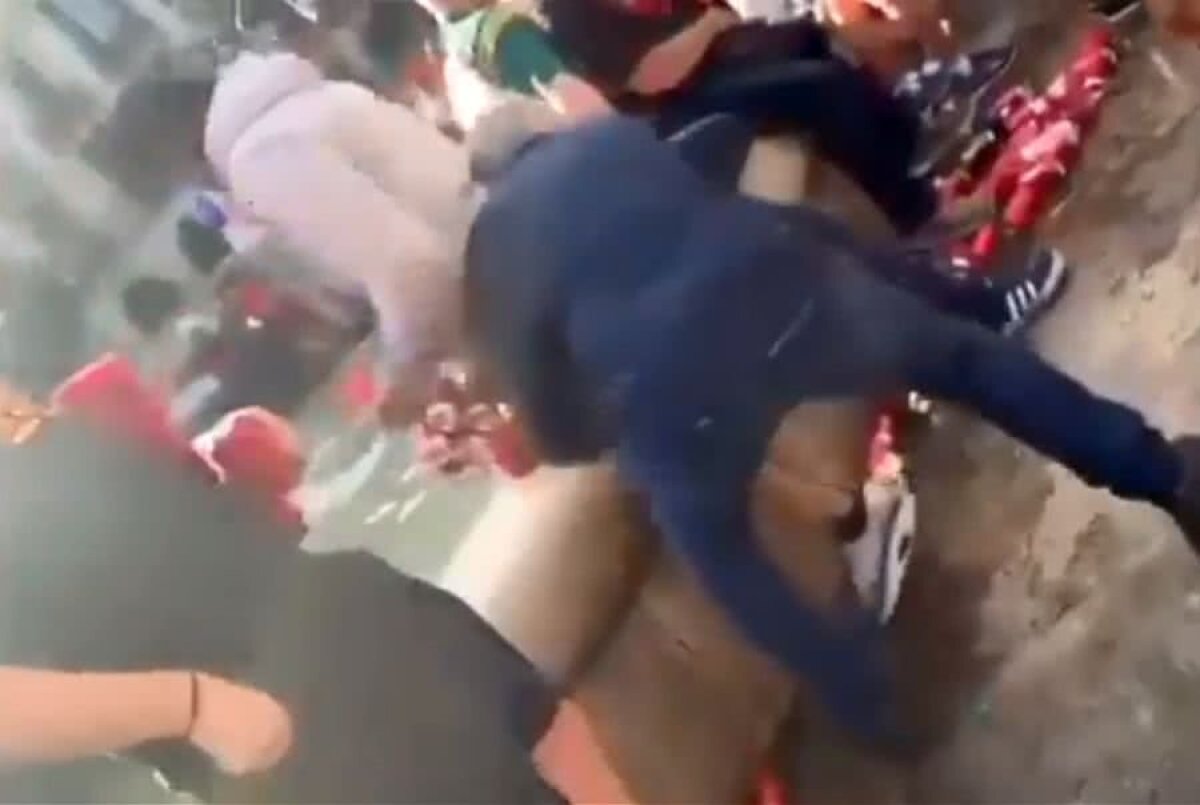 BARCELONA - LIVERPOOL // VIDEO + FOTO Scene incredibile în Barcelona: fanii lui Liverpool au împins oameni în fântâna din Plaça Reial și s-au bătut cu forțele de ordine