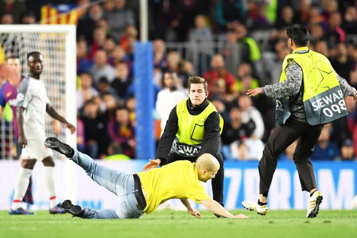 BARCELONA - LIVERPOOL 3-0 // Duelul de pe Camp Nou, întrerupt după ce un fan a pătruns pe teren: imaginile care nu s-au văzut la TV