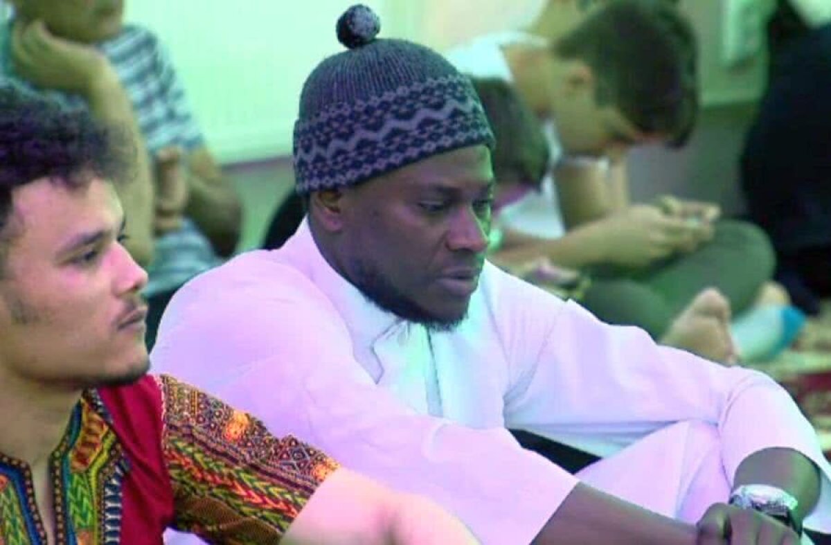 FOTO Cu N'Doye la moschee » Ousmane a revenit în România, vrea să antreneze la un club de Liga I și i-a transmis lui Gigi Becali: „Două oi mari nu pot sta la un loc” :)