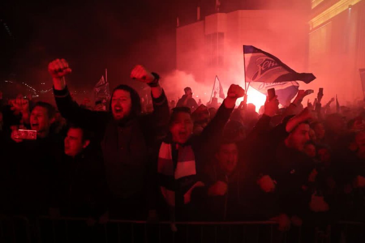 VIDEO+FOTO Coroana s-a întors la Zenit! Ultrașii au sărbătorit cu torțe la aeroport alături de jucători