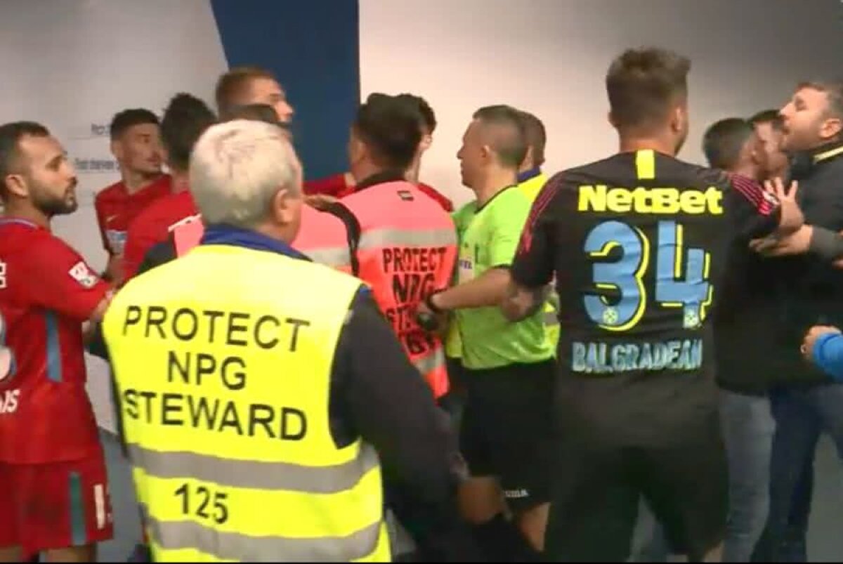 CSU CRAIOVA - FCSB 0-2  //  VIDEO + FOTO Scandal pe tunel: Olimpiu Moruțan, semne obscene către fanii olteni + Bogdan Planic la un pas de bătaie cu un oficial