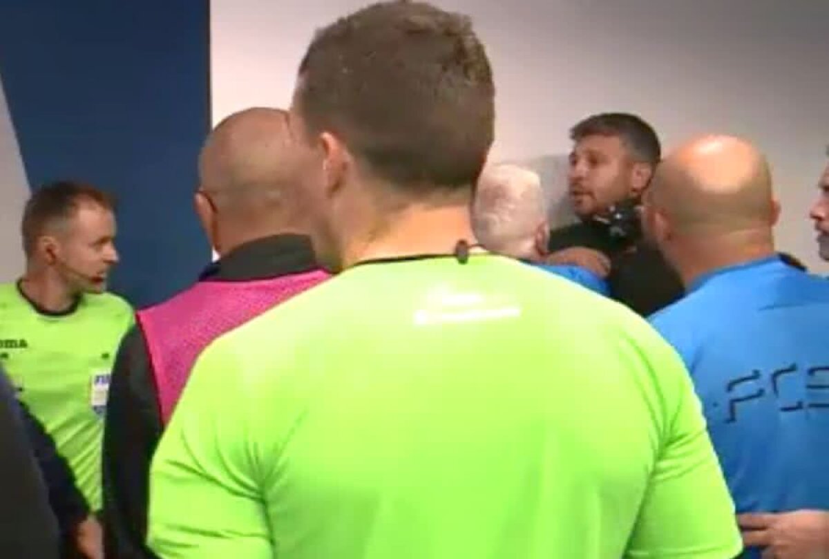 CSU CRAIOVA - FCSB 0-2  //  VIDEO + FOTO Scandal pe tunel: Olimpiu Moruțan, semne obscene către fanii olteni + Bogdan Planic la un pas de bătaie cu un oficial