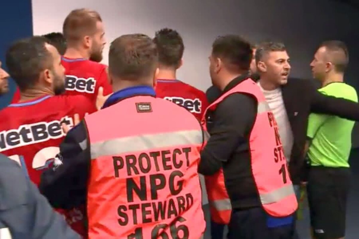 CSU CRAIOVA - FCSB 0-2  //  VIDEO + FOTO Scandal pe tunel: Olimpiu Moruțan, semne obscene către fanii olteni + Bogdan Planic la un pas de bătaie cu un oficial