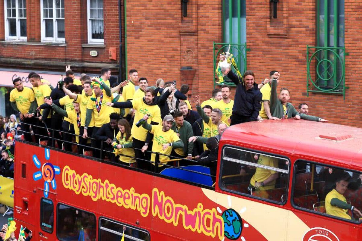 FOTO Norwich a promovat în Premier League, dar petrecerea jucătorilor a fost stricată » Imagini savuroase