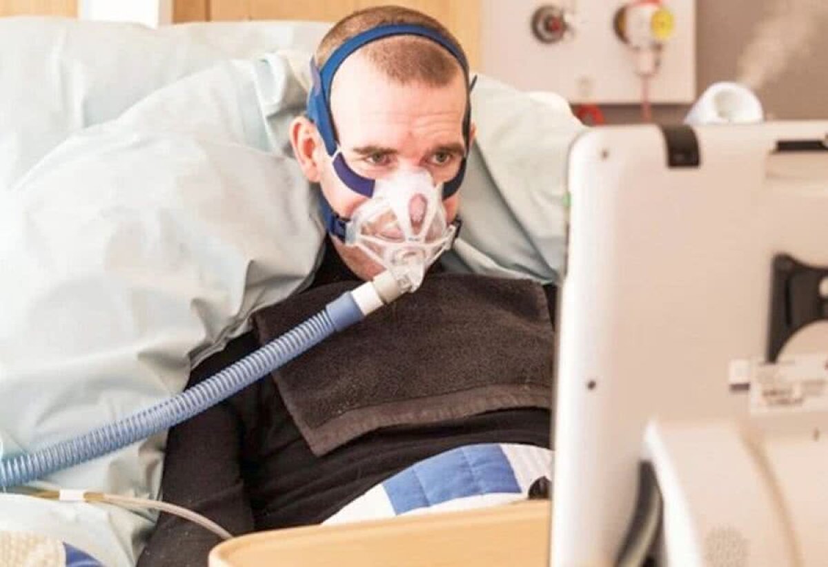 FOTO Cutremurător! Fotbalistul care nu renunță: a ajuns la 38 de kg și stă 10 ore cu masca de oxigen pe față: „Nu mă gândesc la eutanasie!” 