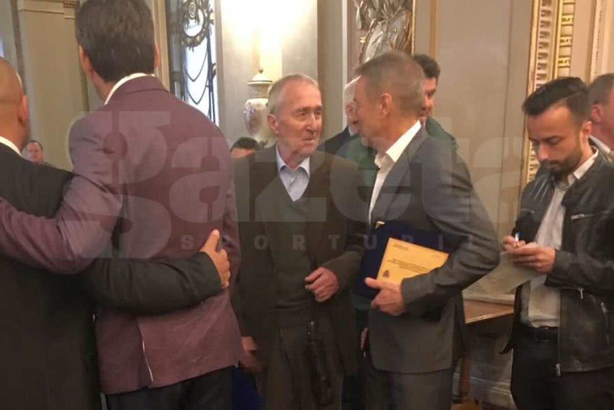 33 de ani de la Sevilla // EXCLUSIV VIDEO Valentin Ceaușescu a venit la petrecerea Stelei! Cum arată fiul dictatorului Nicolae Ceaușescu la 33 de ani de la Sevilla