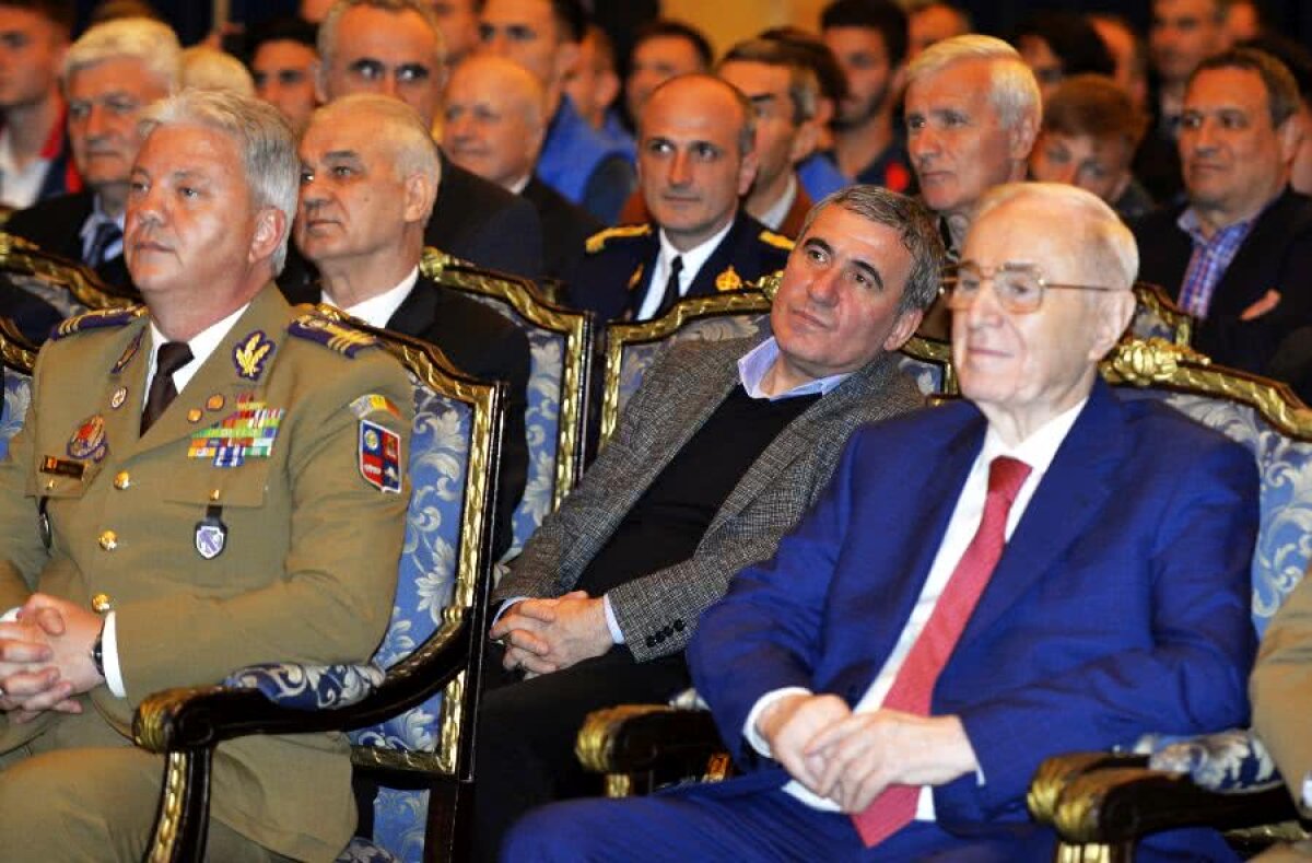 FOTO + VIDEO // CSA Steaua, petrecere old-school la 33 de ani de la câștigarea Cupei Campionilor Europeni » Imagini senzaționale de la Cercul Militar