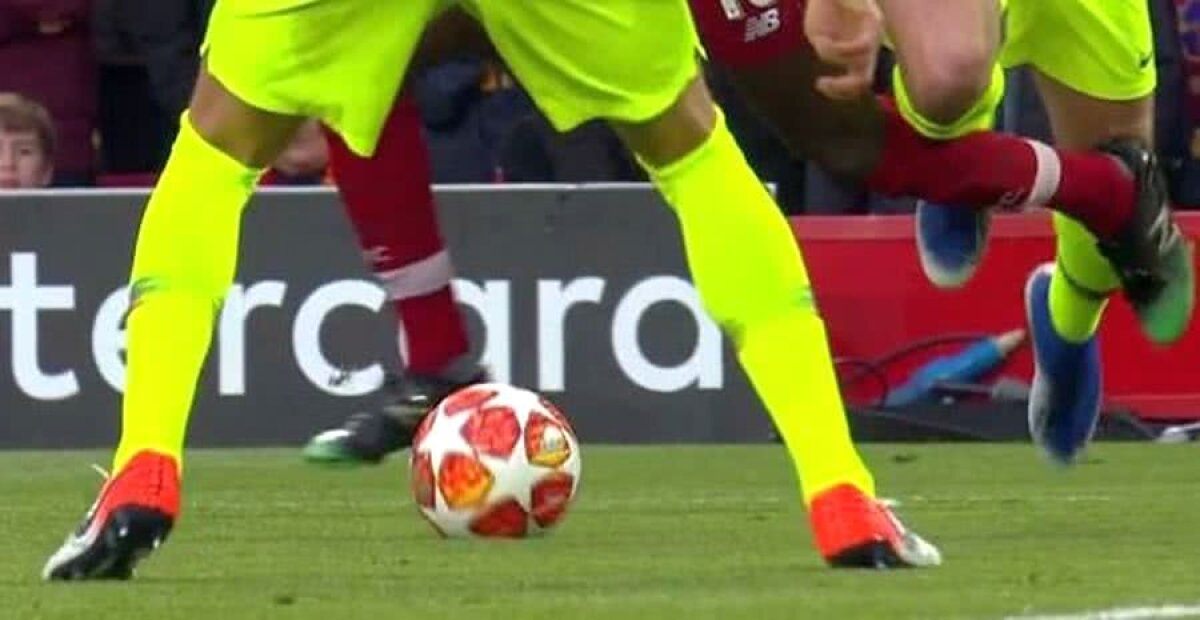 LIVERPOOL - BARCELONA // FOTO Cea mai controversată fază din Liverpool - Barcelona » „Cormoranii” au cerut penalty la duelul dintre Mane și Sergi Roberto